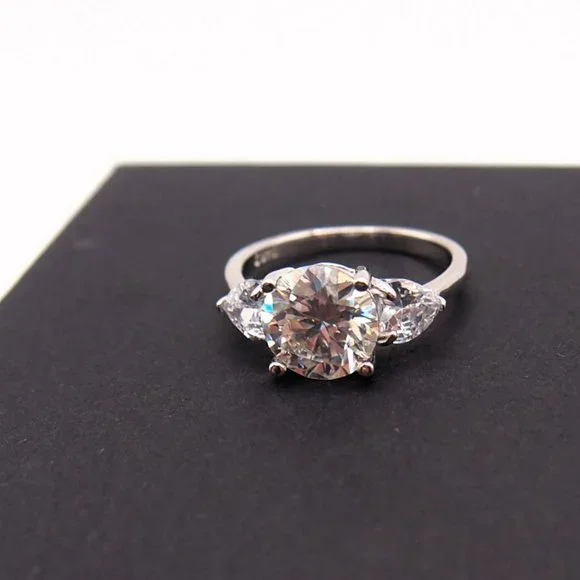 Awesome 3 Stone GRA Certified 2.80ctw Diamond Ring. Side Stones Cut As Heart's - Picture 6 of 15